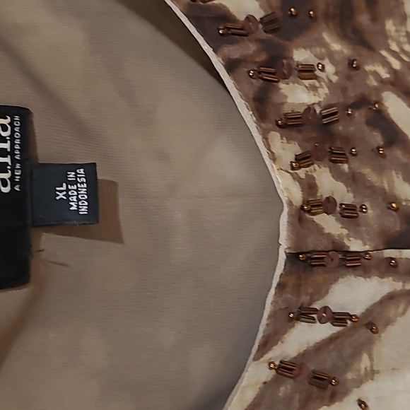 Top - Picture 2 of 2